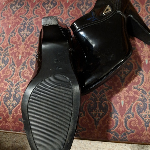 FIONI Booties - Picture 2 of 4